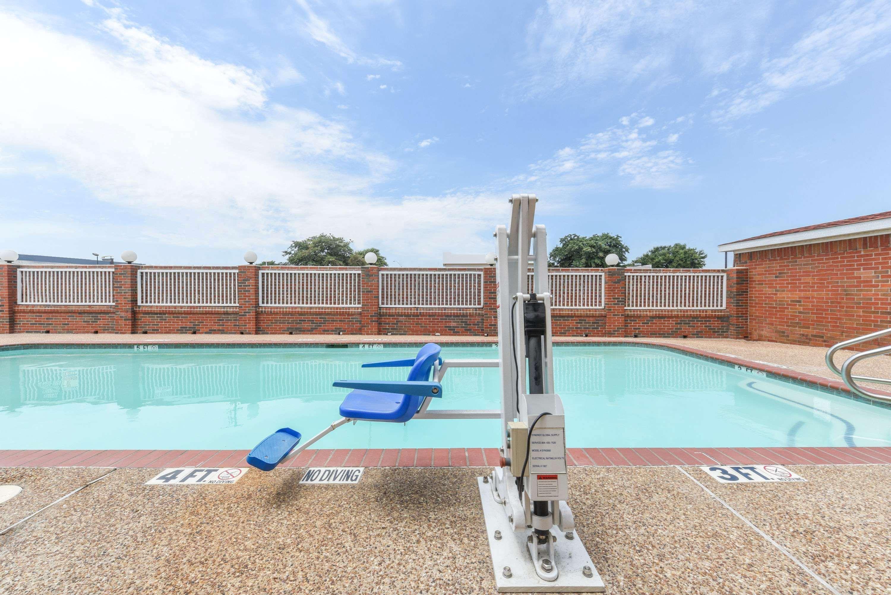 Super 8 By Wyndham Burleson Fort Worth Area Exterior foto